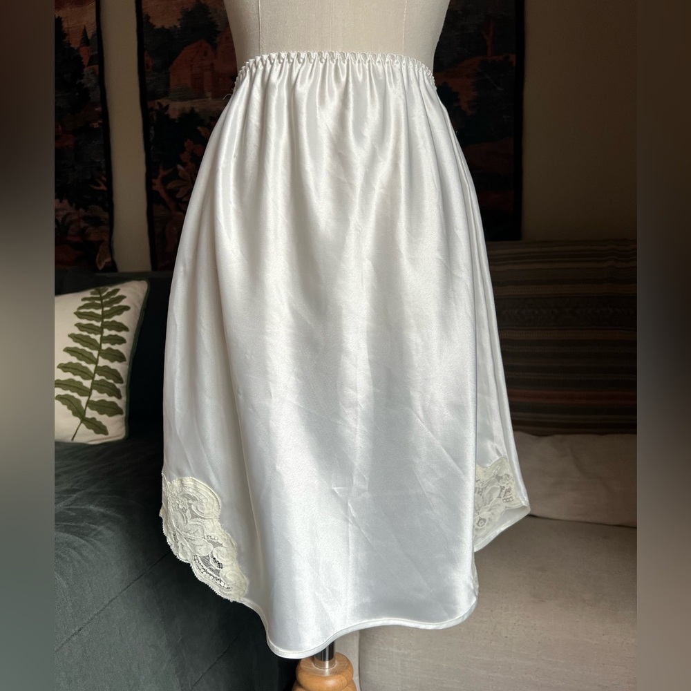 Neiman Marcus White A-Line Half Slip Skirt with Lace Hem